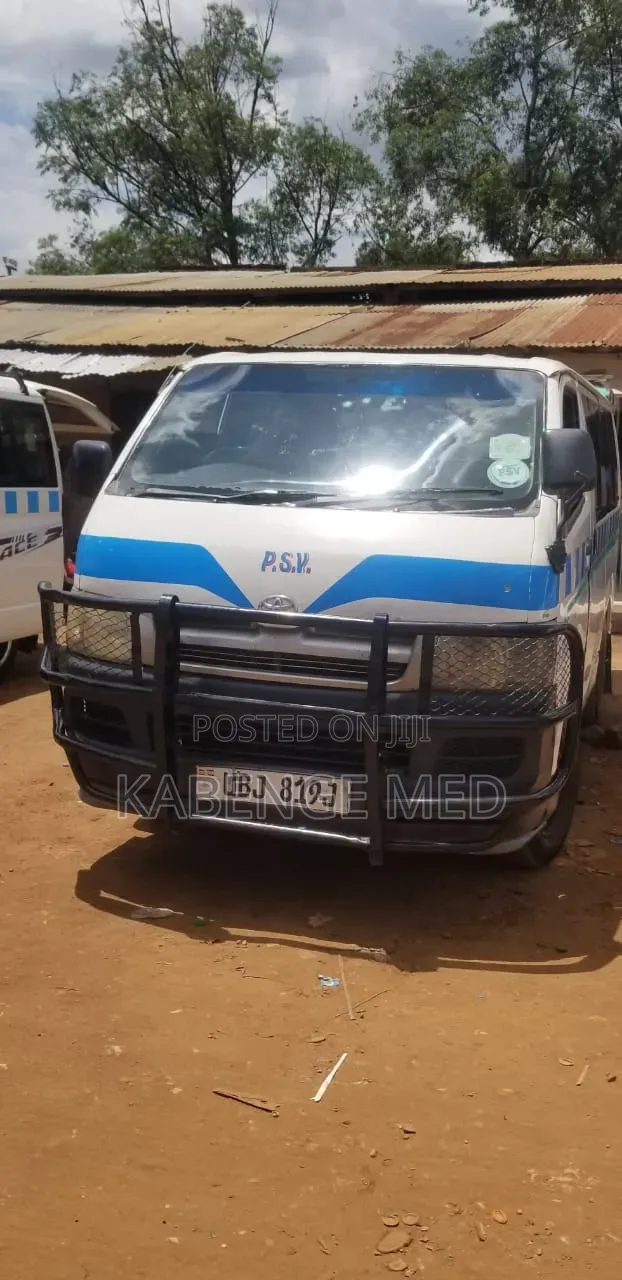 Toyota HiAce 2013