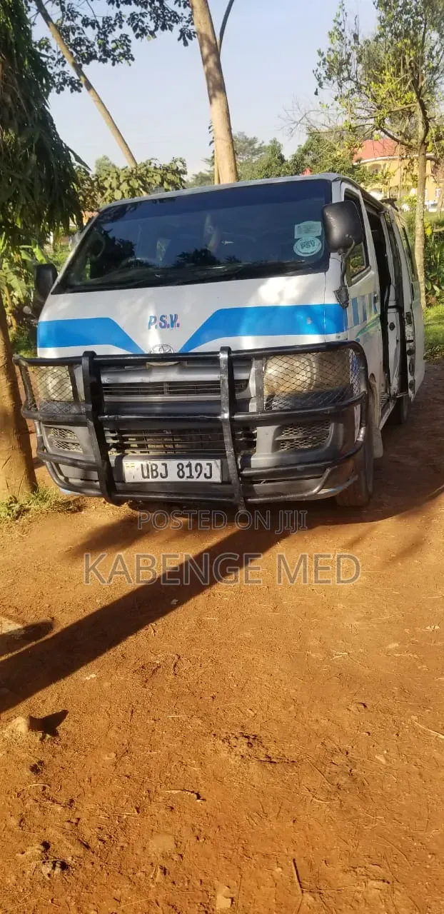 Toyota HiAce 2013
