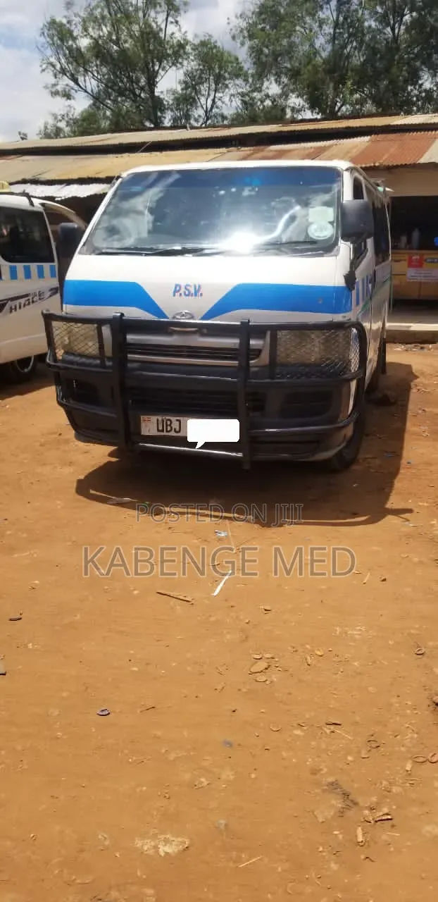 Toyota HiAce 2013