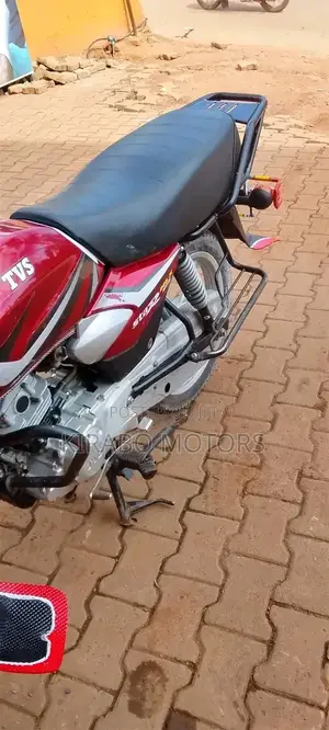 TVS HLX 125 2025 Red