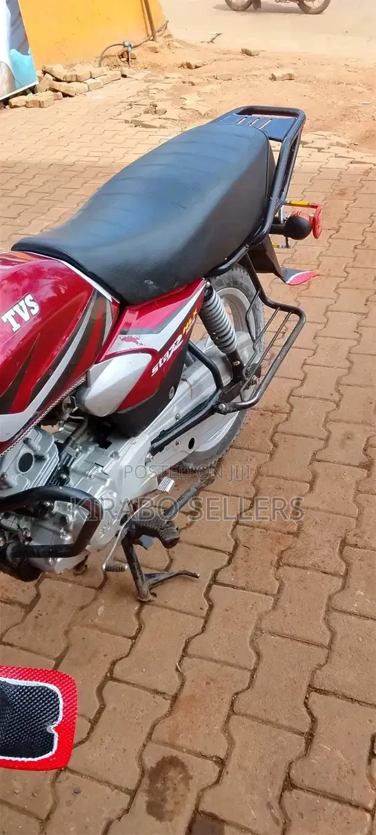 TVS HLX 125 2025 Red