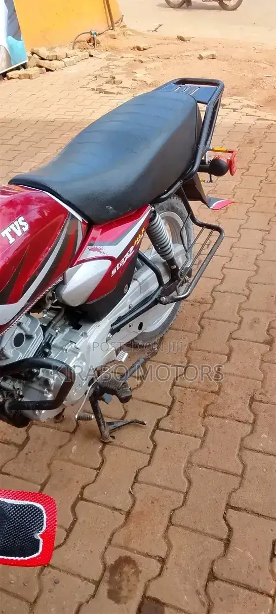 TVS HLX 125 2025 Red