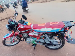 TVS HLX 125 2025 Red