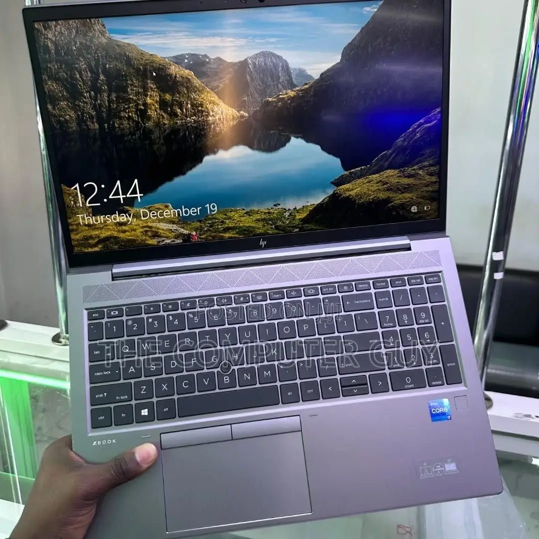 New Laptop HP ZBook Firefly 14 G7 16GB Intel Core i7 SSD 512GB