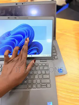 Laptop Dell Latitude 7320 16GB Intel Core i7 SSHD (Hybrid) 512GB