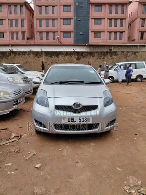 Toyota Vitz 2010 Silver
