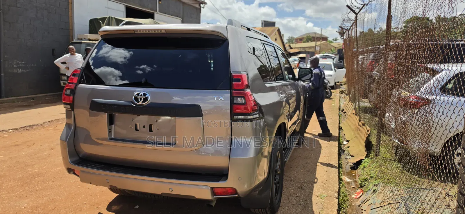 Toyota Land Cruiser Prado 2023 Gold