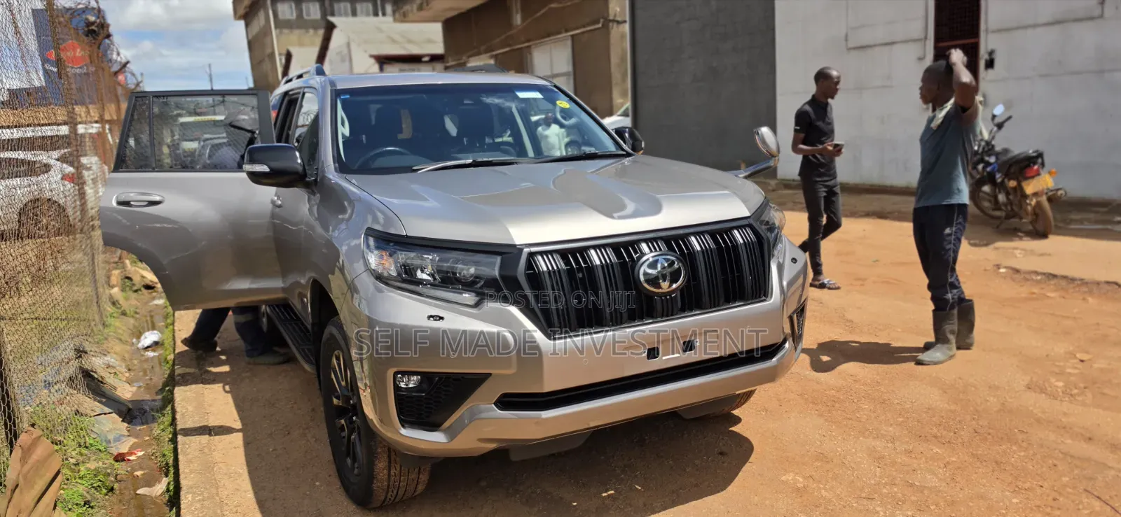 Toyota Land Cruiser Prado 2023 Gold