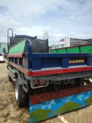 Isuzu Elf Truck 2013 Blue