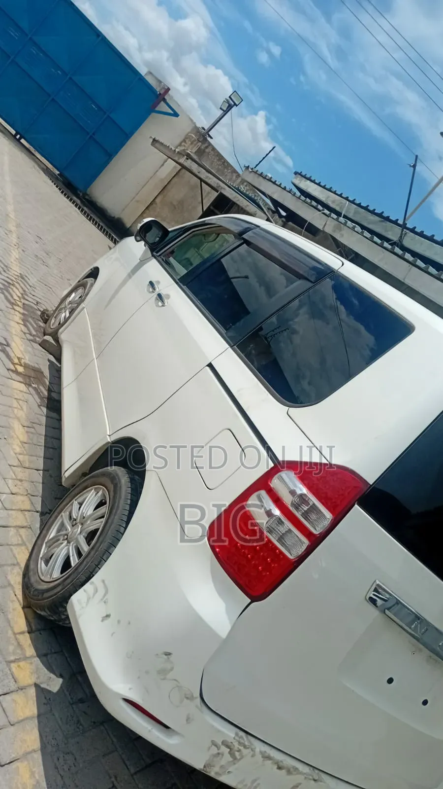 Toyota Noah 2.0 158hp FWD (8 Seater) 2012 White