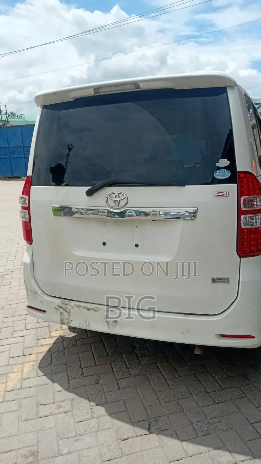 Toyota Noah 2.0 158hp FWD (8 Seater) 2012 White