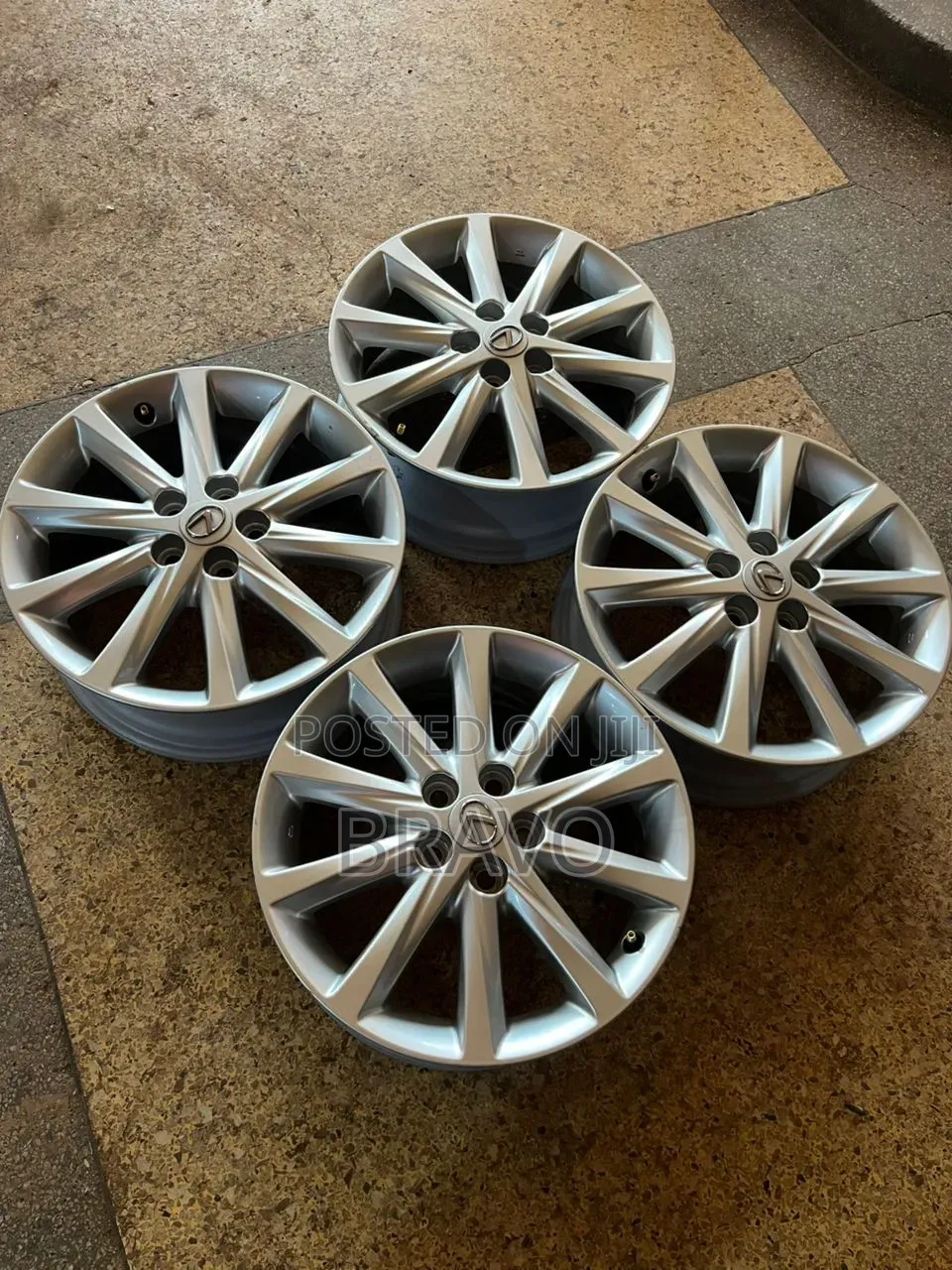 Toyota Wish Size 16 Rims .