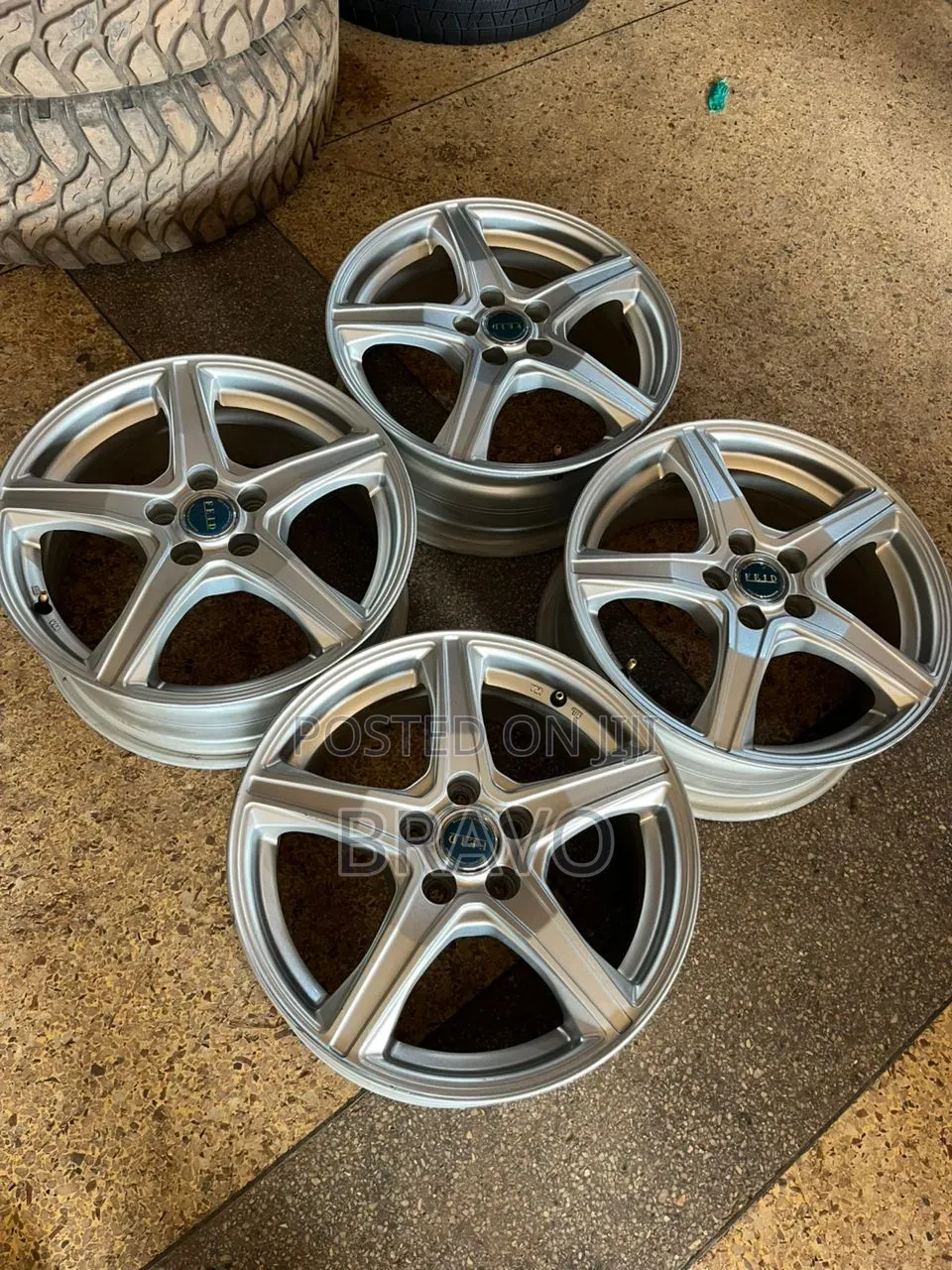 Toyota Wish Size 16 Rims .