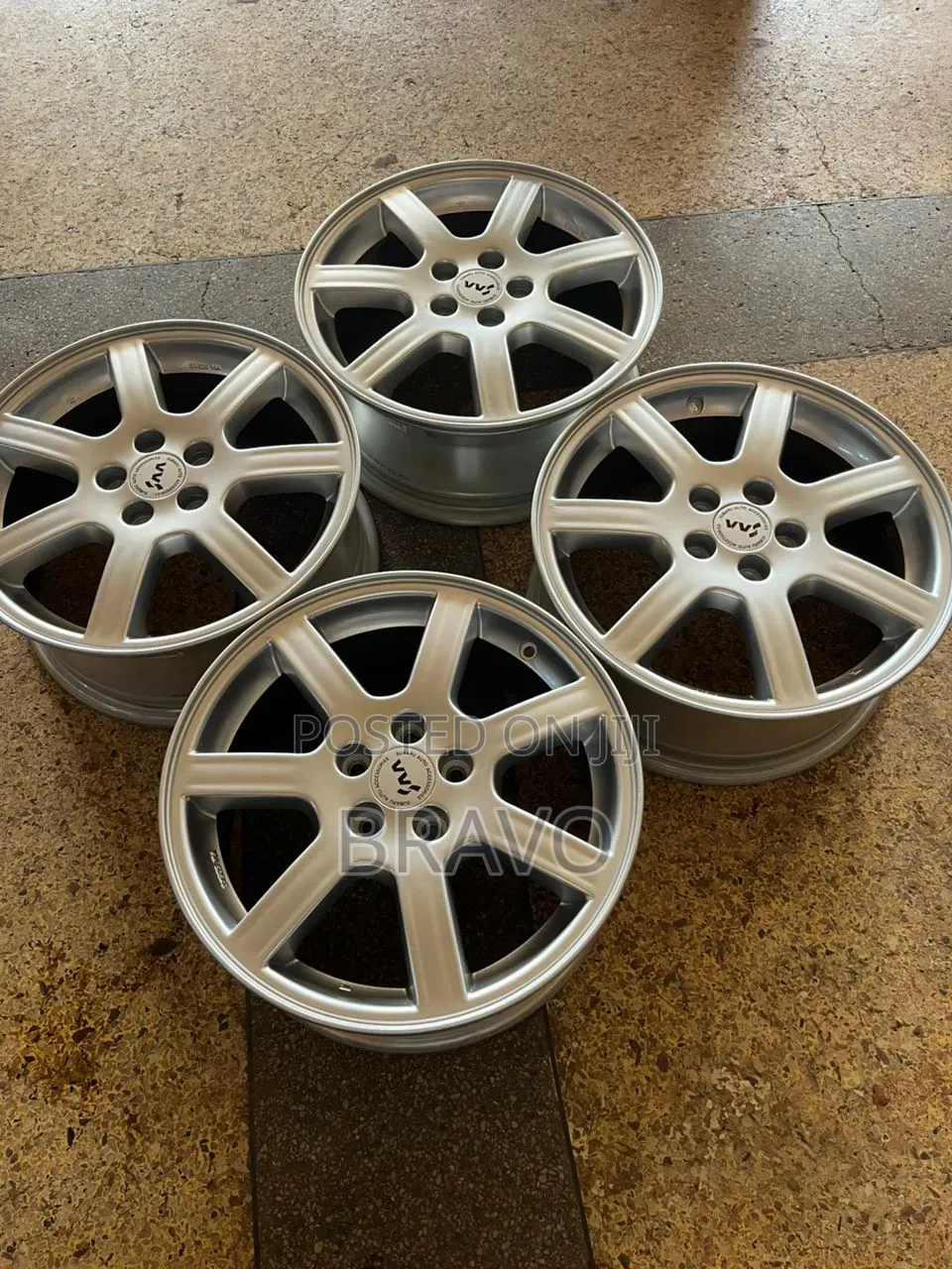Toyota Wish Size 16 Rims .