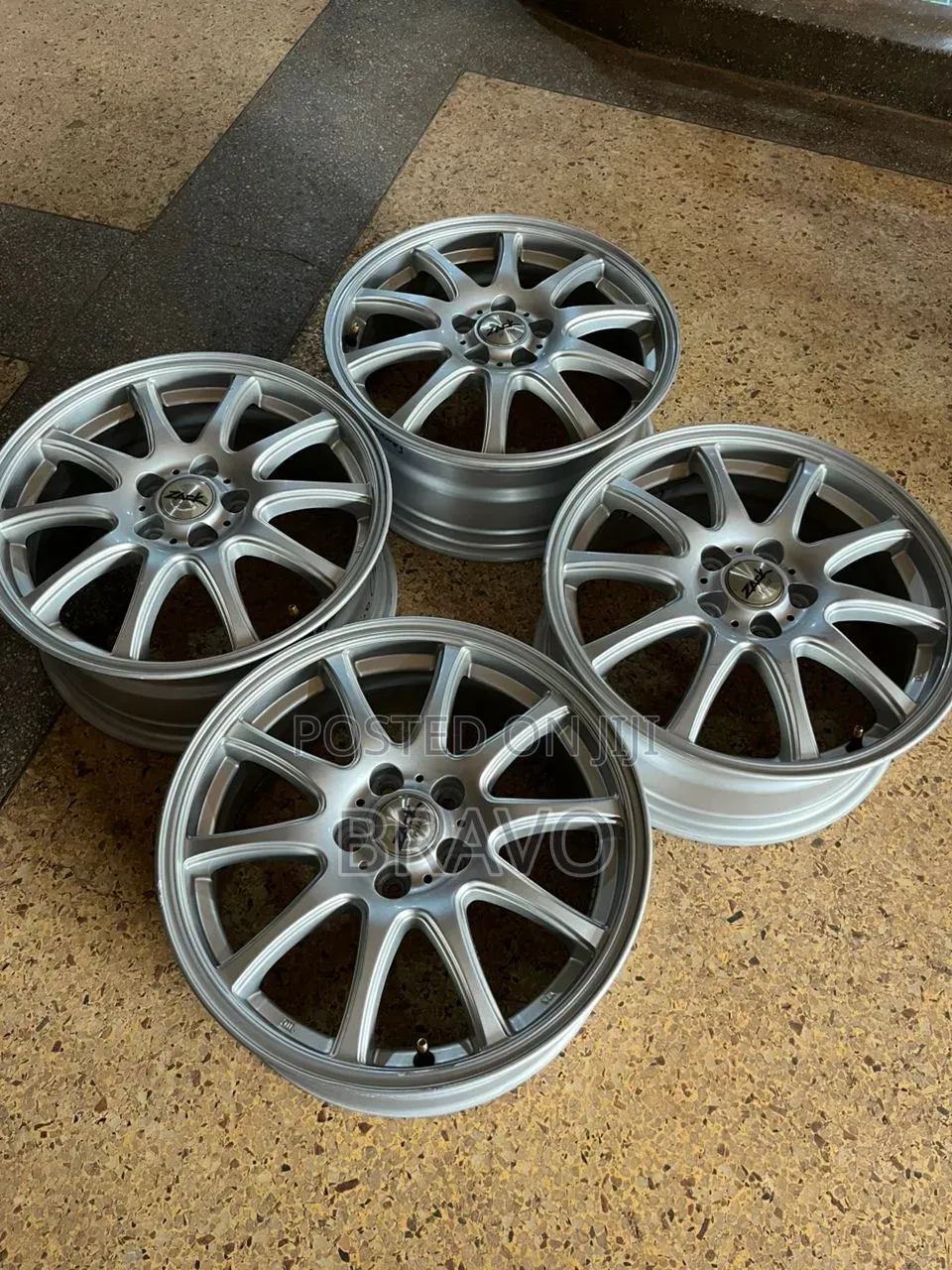 Toyota Wish Size 16 Rims .