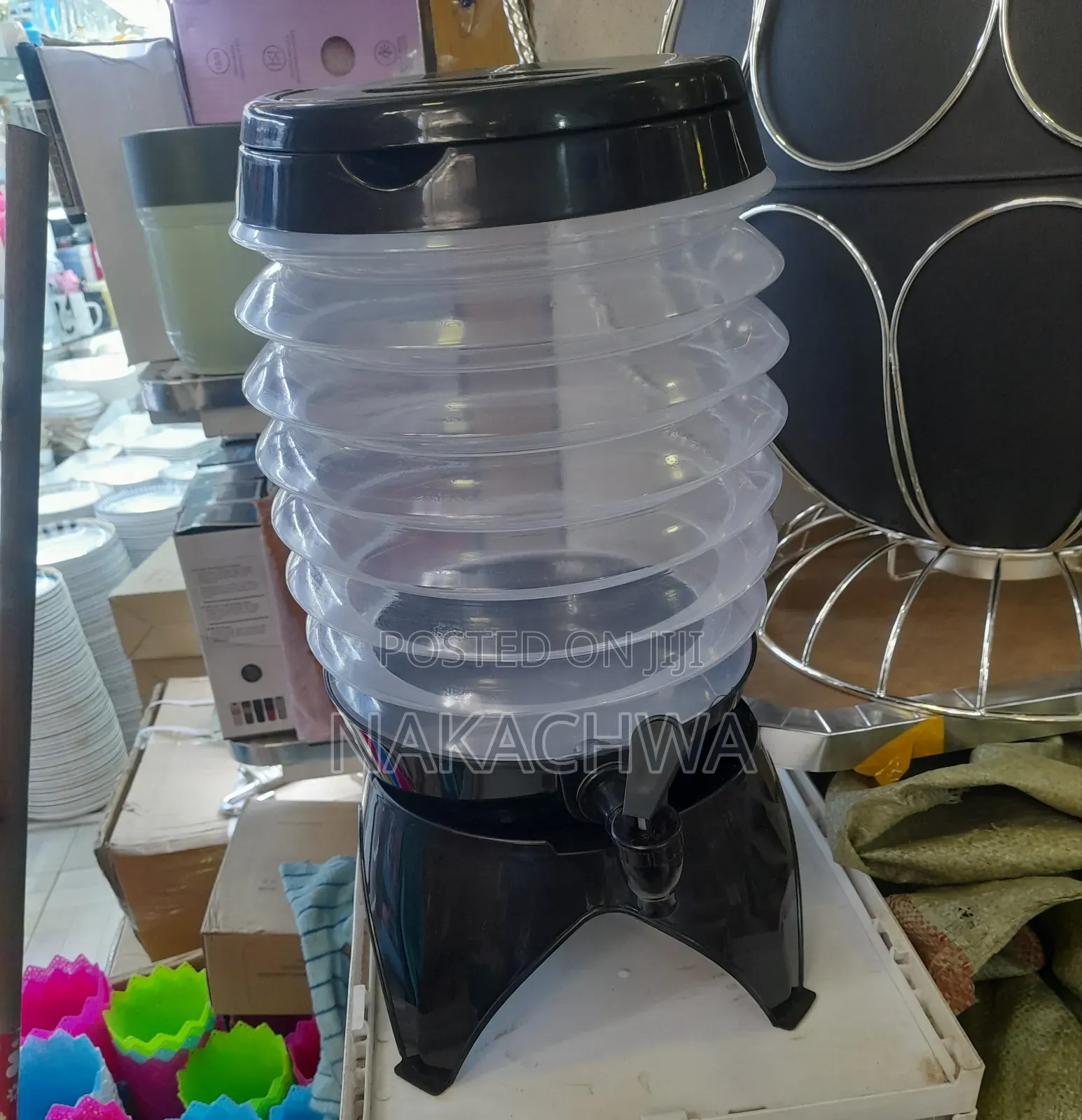 5.5 Litres of Foldable Juice Dispensers