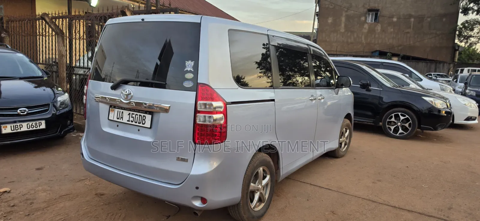Toyota Noah 2010 Blue