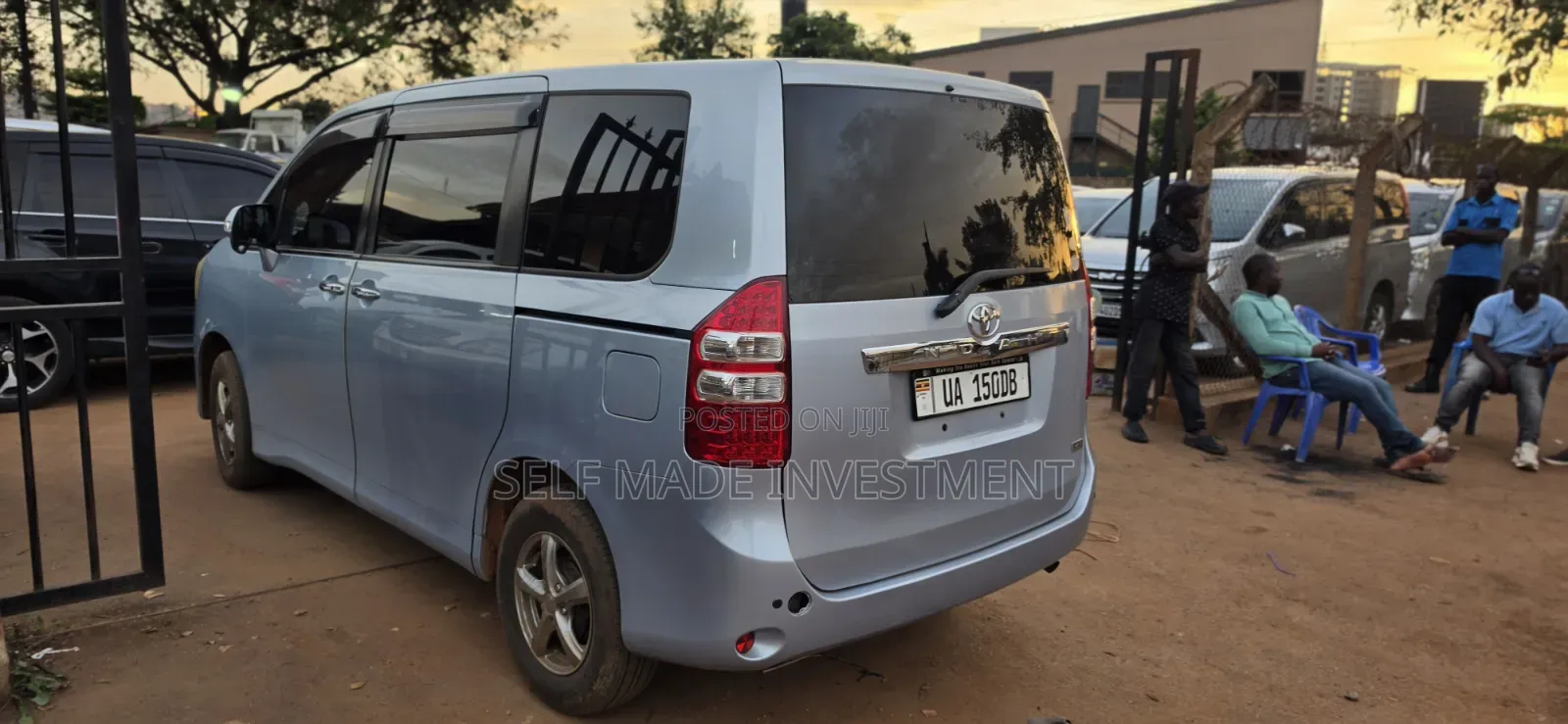 Toyota Noah 2010 Blue