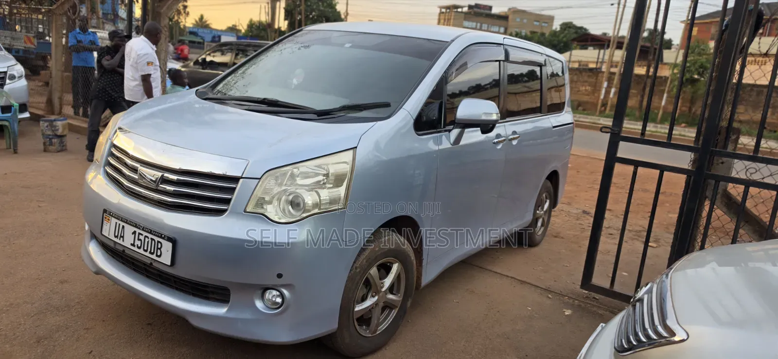 Toyota Noah 2010 Blue