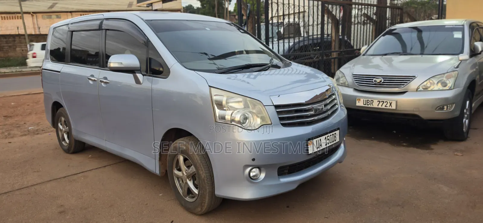 Toyota Noah 2010 Blue