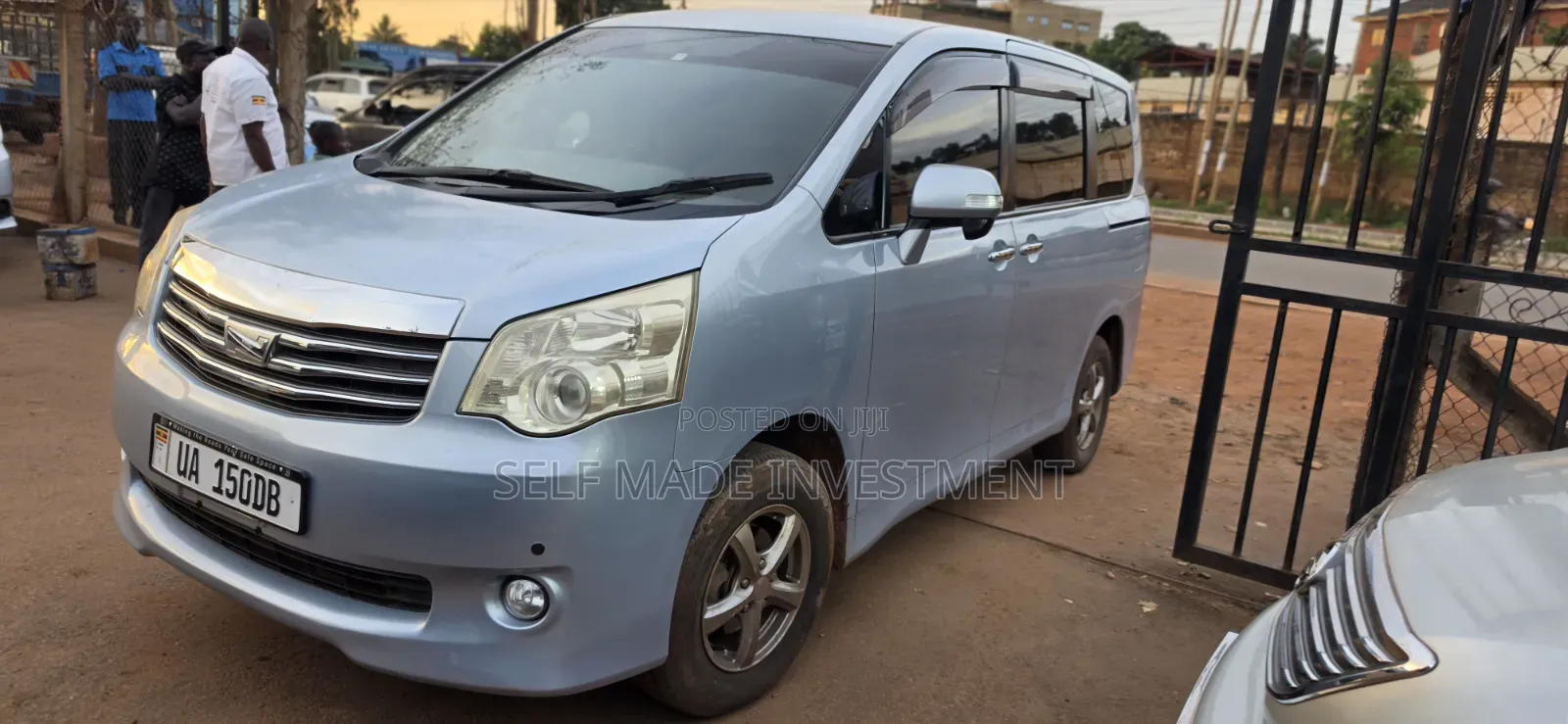 Toyota Noah 2010 Blue