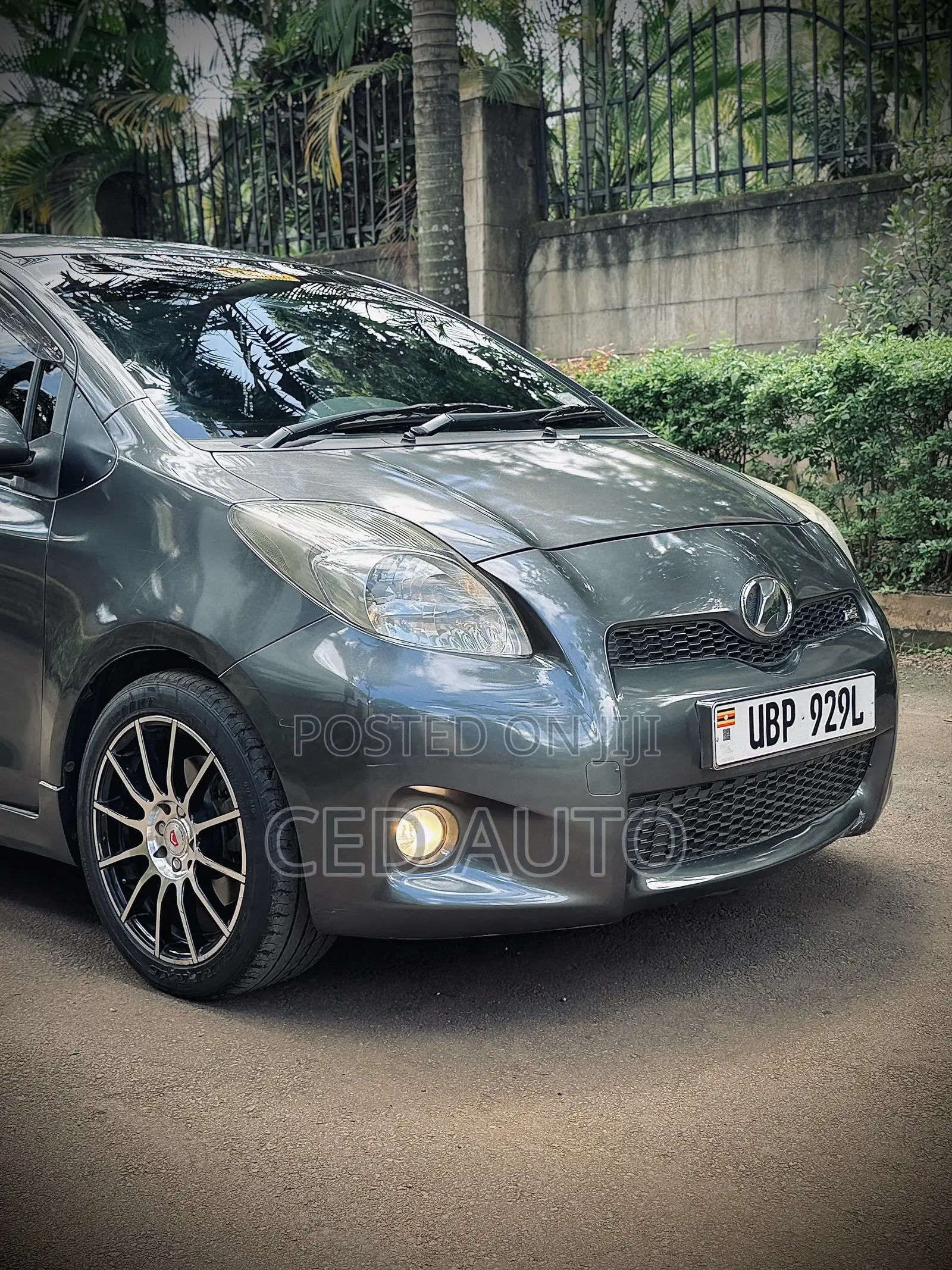 Toyota Vitz 2010 Gray