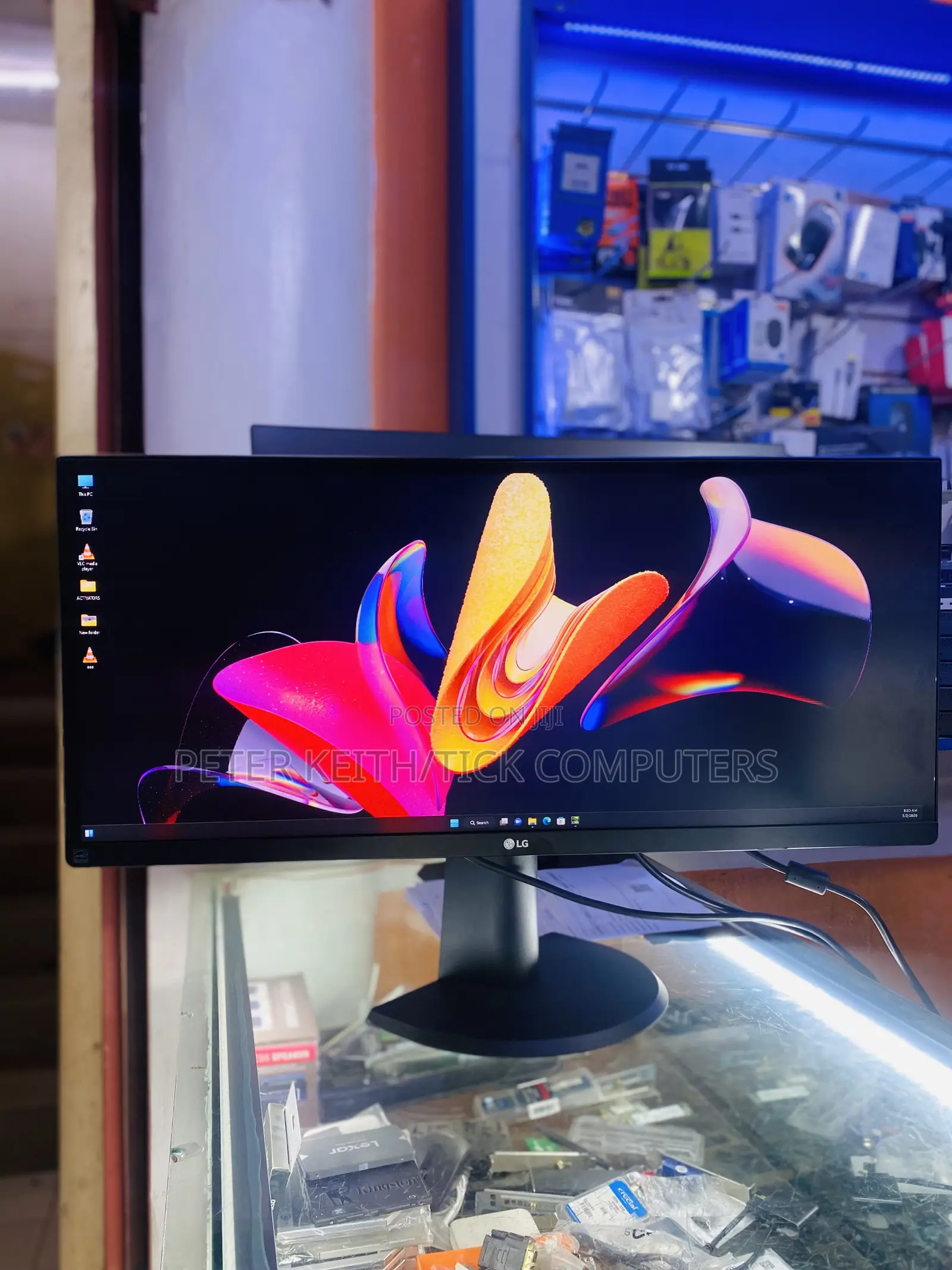  Lg a 29" Ultrawide Ips Monitor With Usb,Productivity and Gaming.