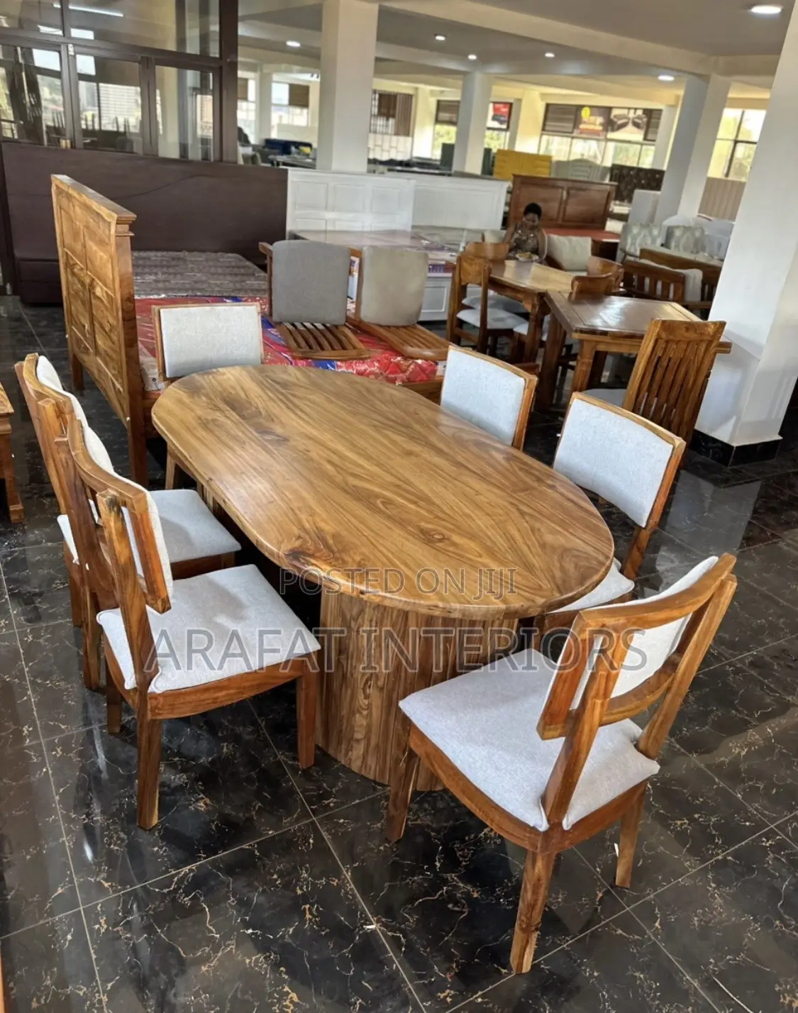Mugavu Royale Oval Dining Set