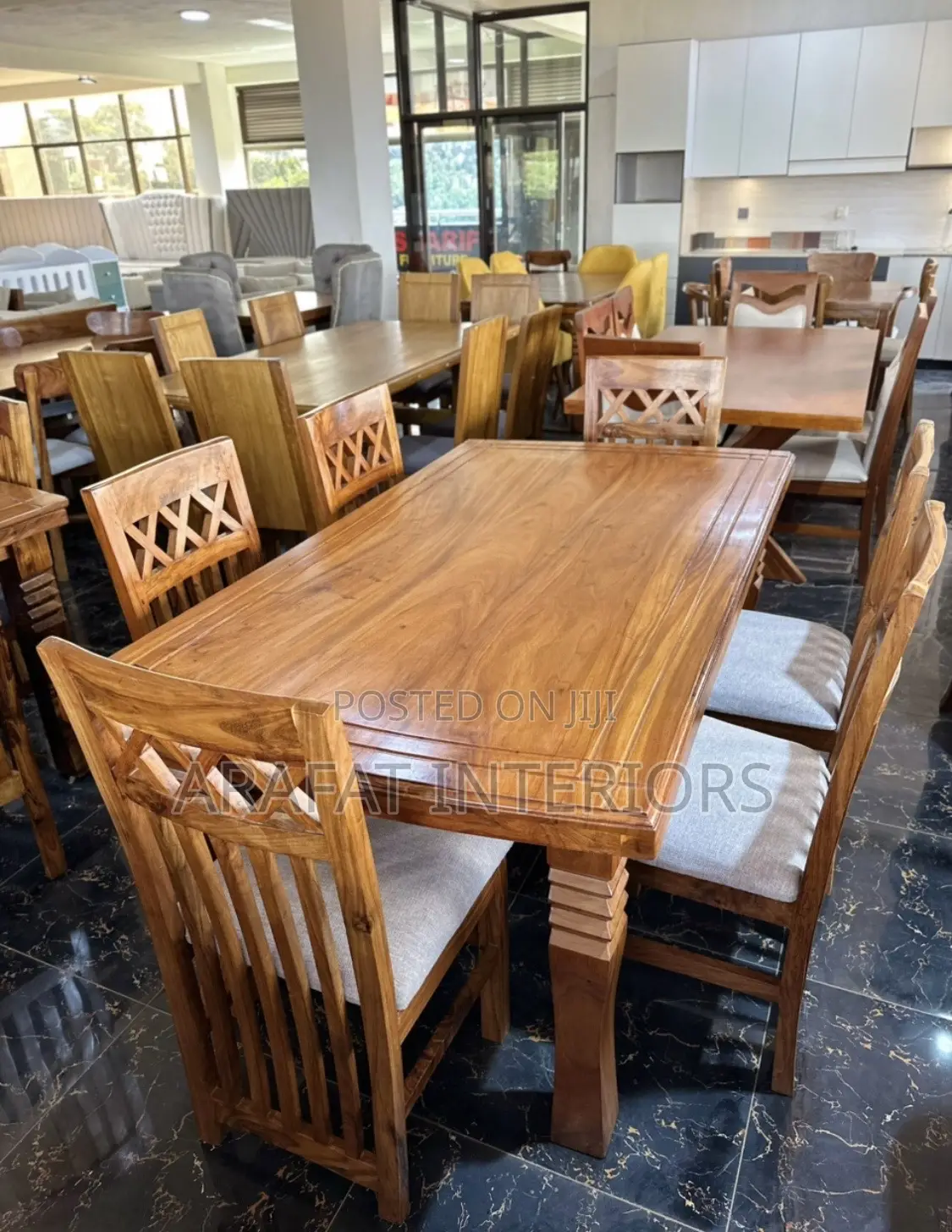Mugavu Classic 6-Seater Dining Set