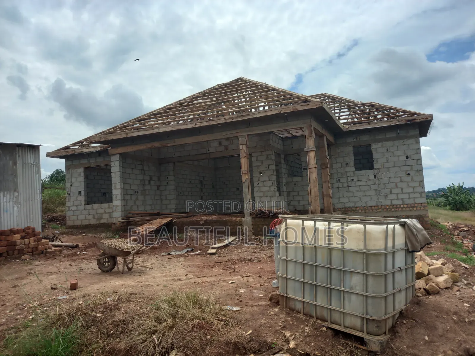 Furnished 4bdrm House in Kira for sale