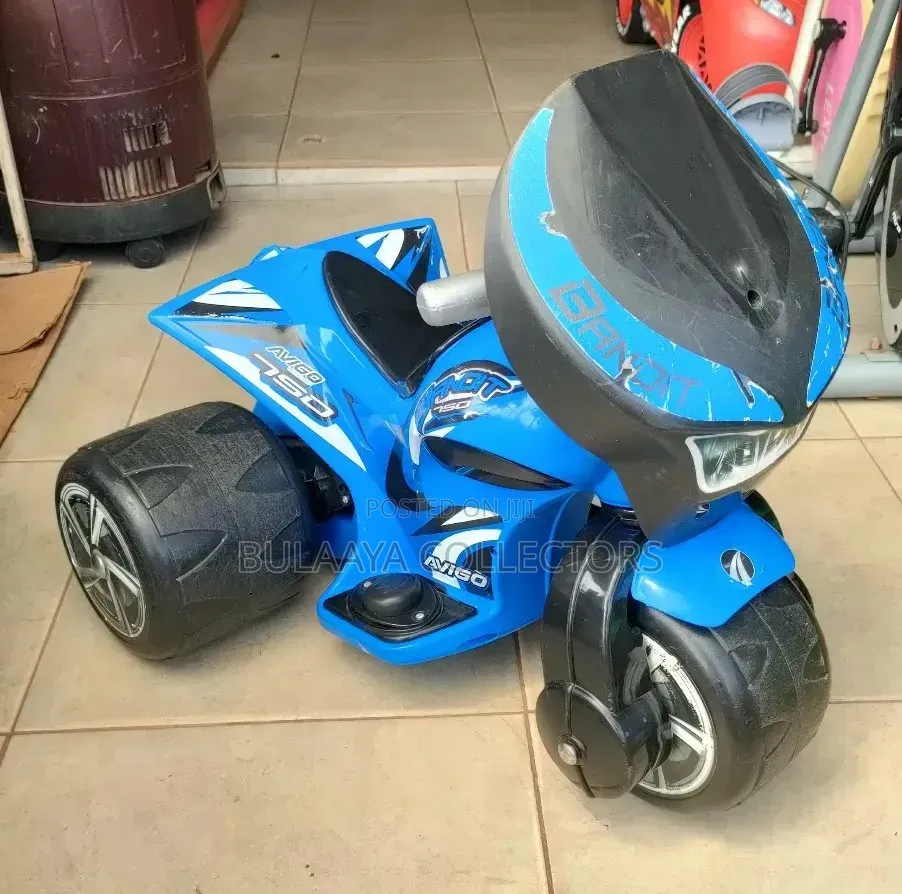 Avigo Bandit 6v Trimoto, a Battery-Operated Ride-on Toy for Children.