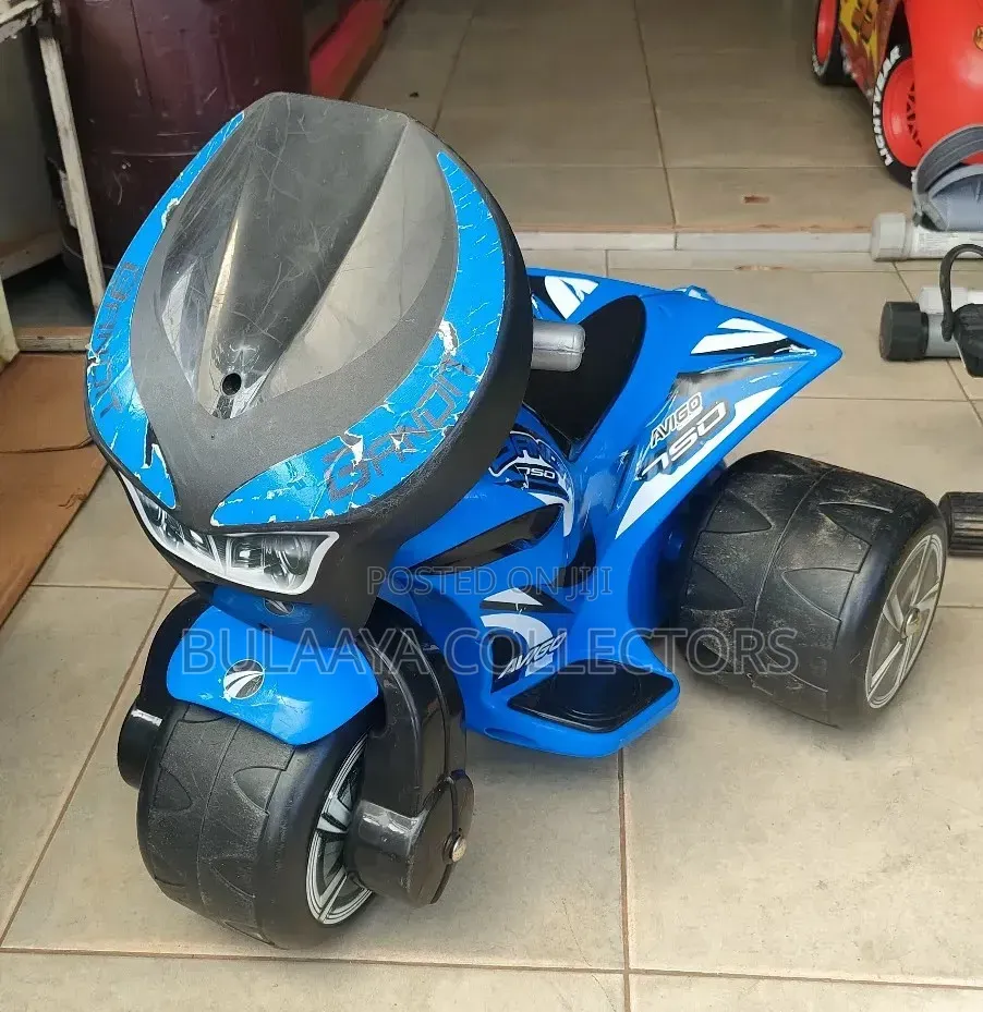 Avigo Bandit 6v Trimoto, a Battery-Operated Ride-on Toy for Children.