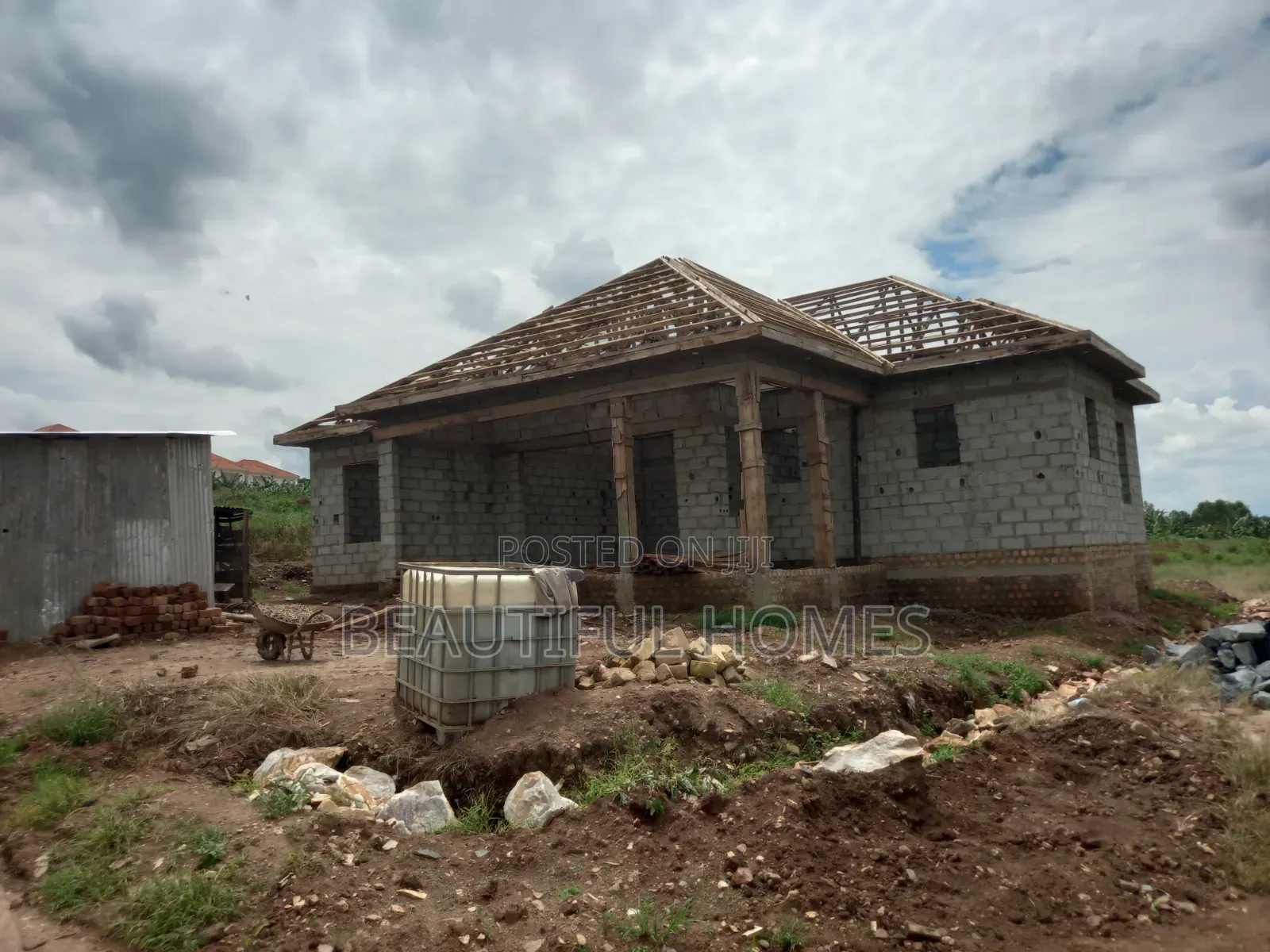 Furnished 4bdrm House in Kira for sale