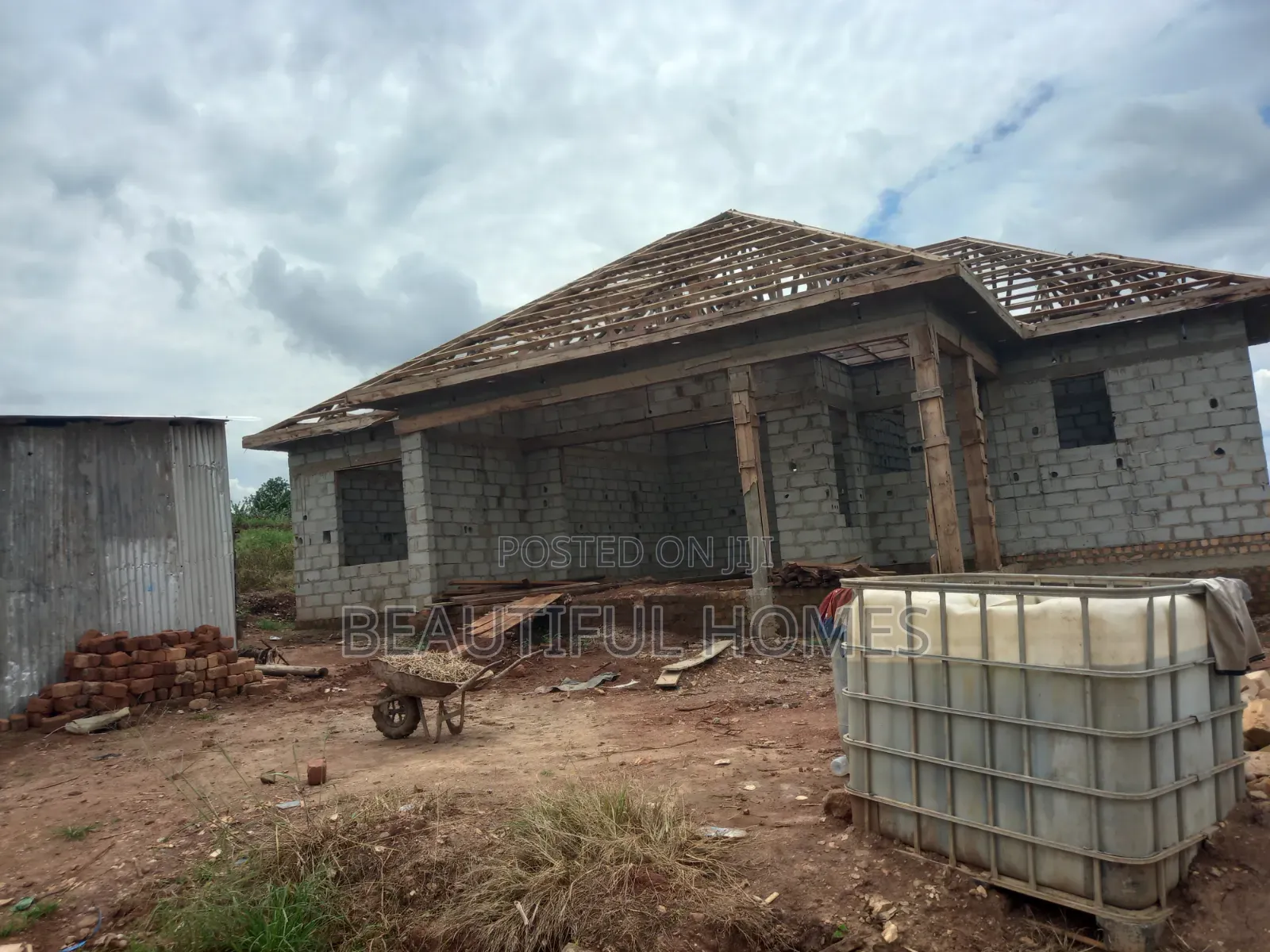 Furnished 4bdrm House in Kira for sale