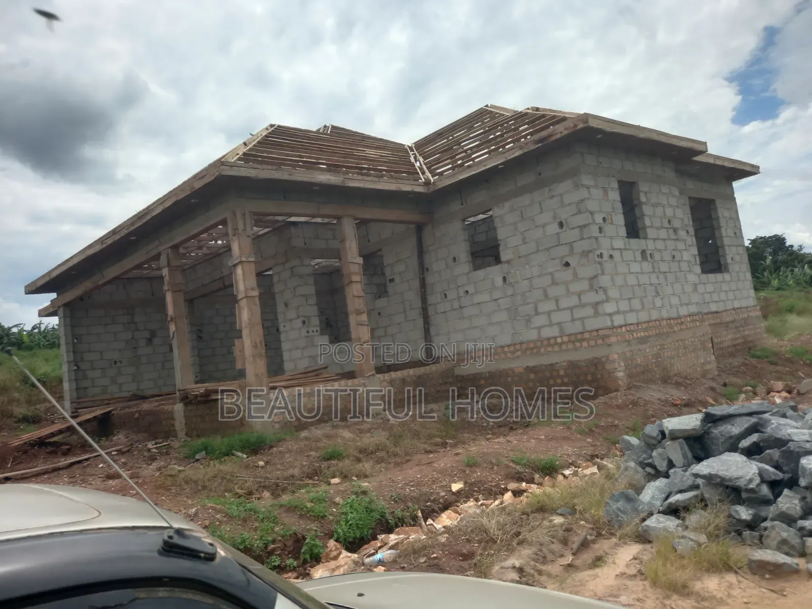 Furnished 4bdrm House in Kira for sale