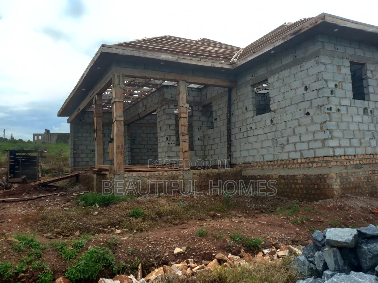 Furnished 4bdrm House in Kira for sale