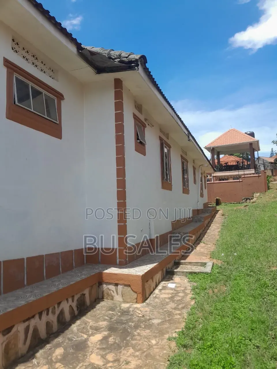 7bdrm Bungalow in Central Division for sale