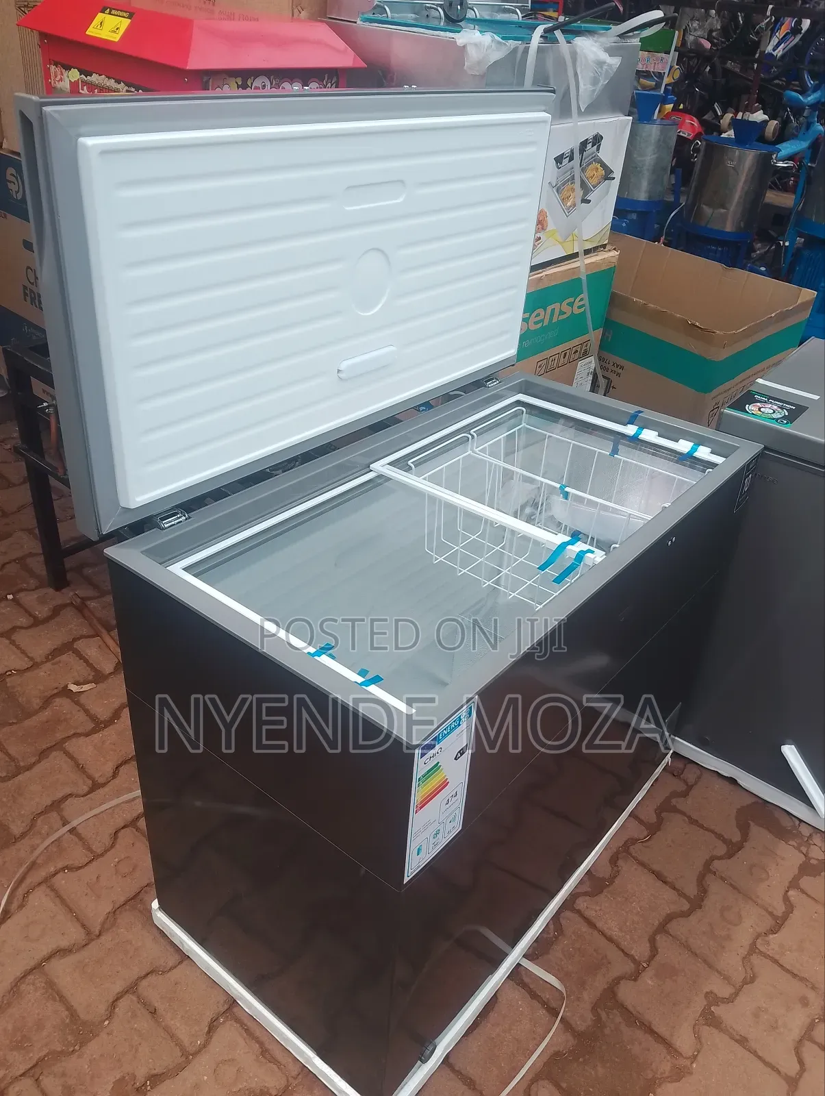 Chiq Business Freezer 261 Litters