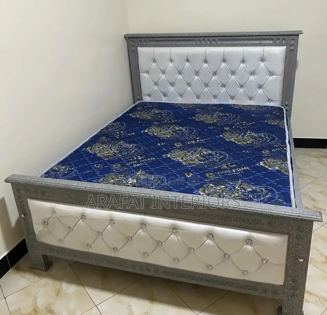 5by6 Royal Sparkle Tufted Bed