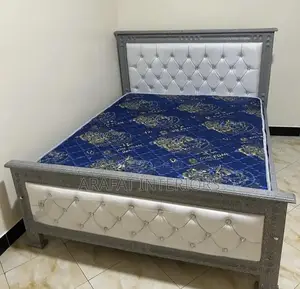 5by6 Royal Sparkle Tufted Bed