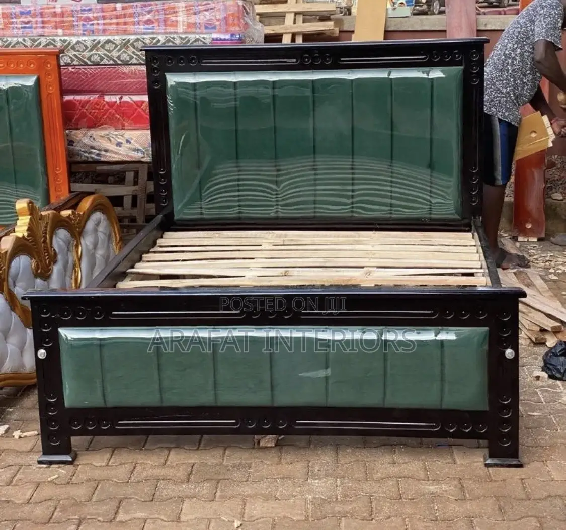 5by6 Luxury Black Wooden Bed