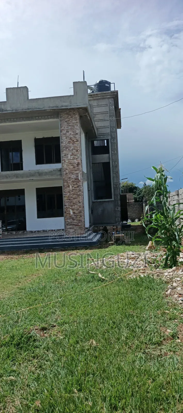 7bdrm Bungalow in Sseguku, Ssabagabo-Makindye for sale