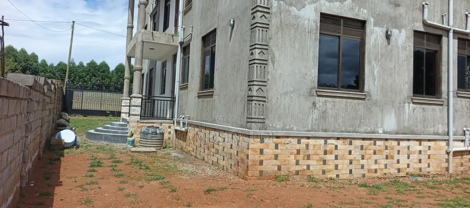 7bdrm Bungalow in Sseguku, Ssabagabo-Makindye for sale