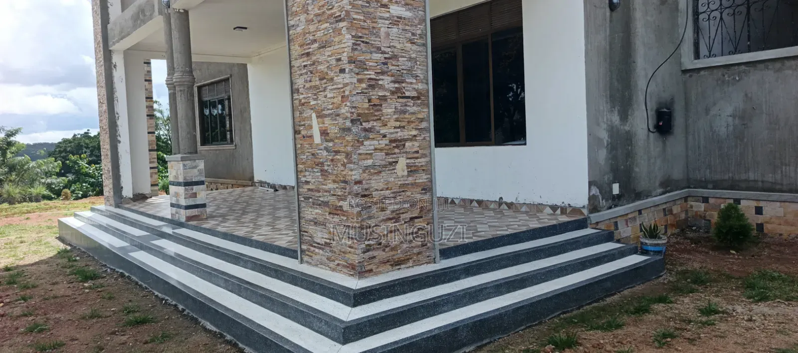 7bdrm Bungalow in Sseguku, Ssabagabo-Makindye for sale