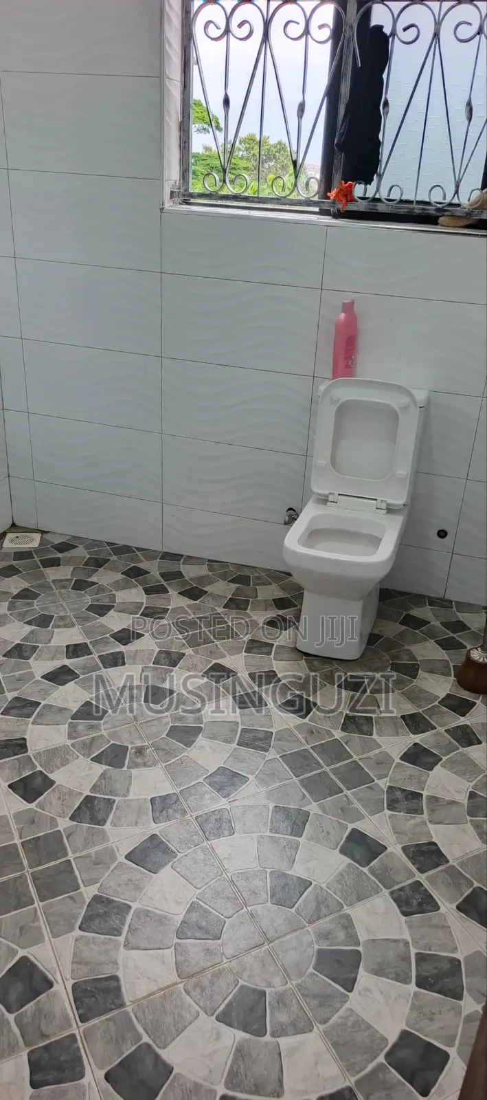 7bdrm Bungalow in Sseguku, Ssabagabo-Makindye for sale