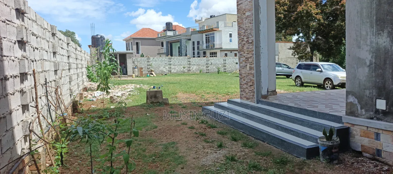 7bdrm Bungalow in Sseguku, Ssabagabo-Makindye for sale