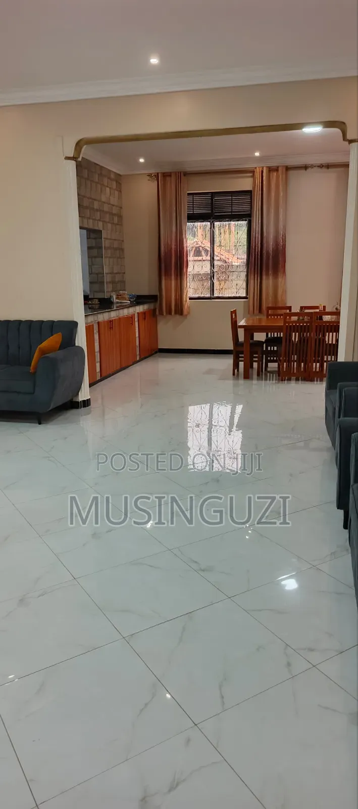 7bdrm Bungalow in Sseguku, Ssabagabo-Makindye for sale