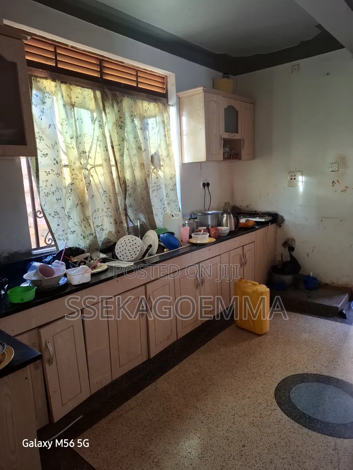 5bdrm House in Ssabagabo-Makindye for sale