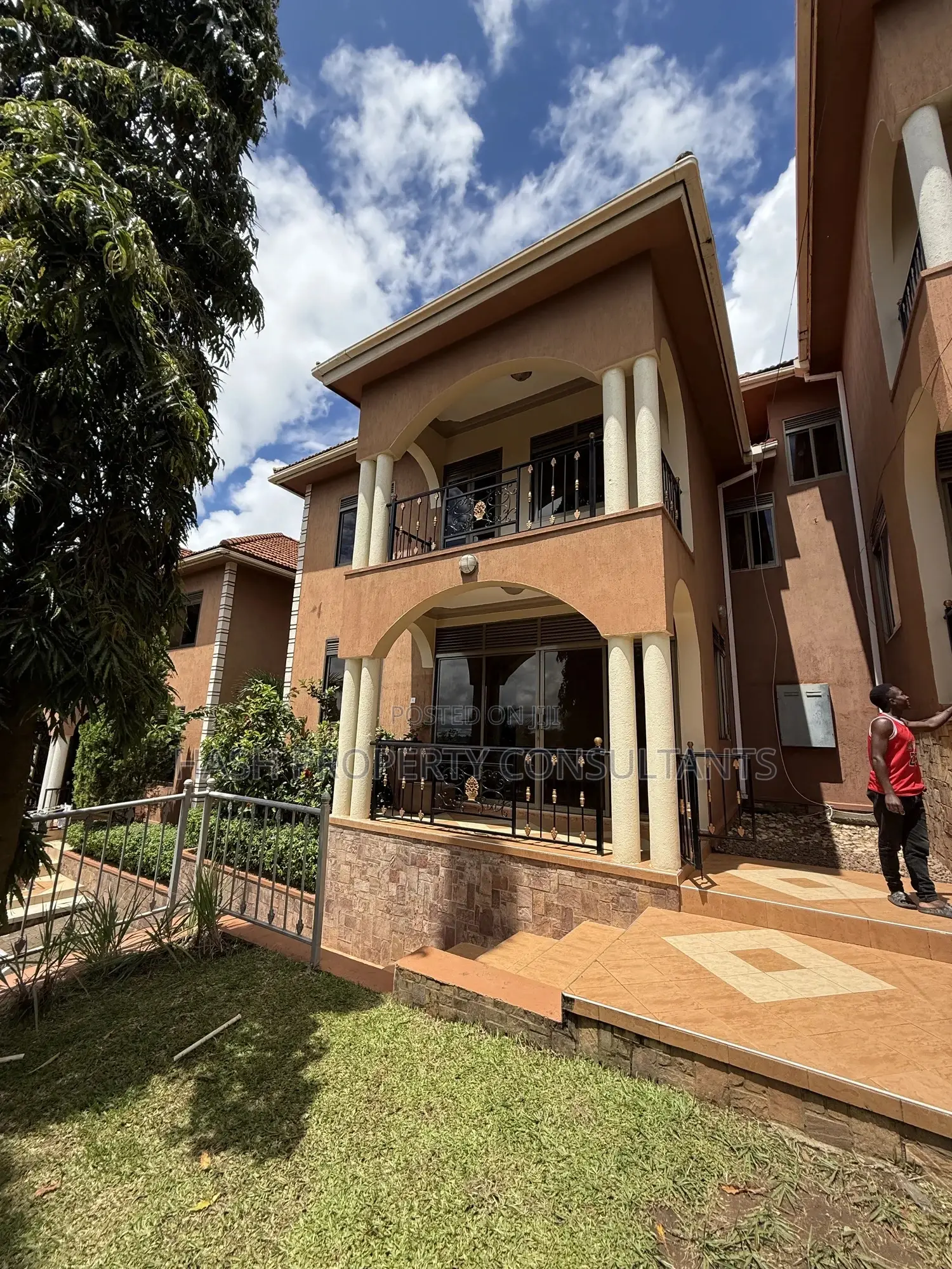 3bdrm Townhouse / Terrace in Muyenga, Central Division for rent