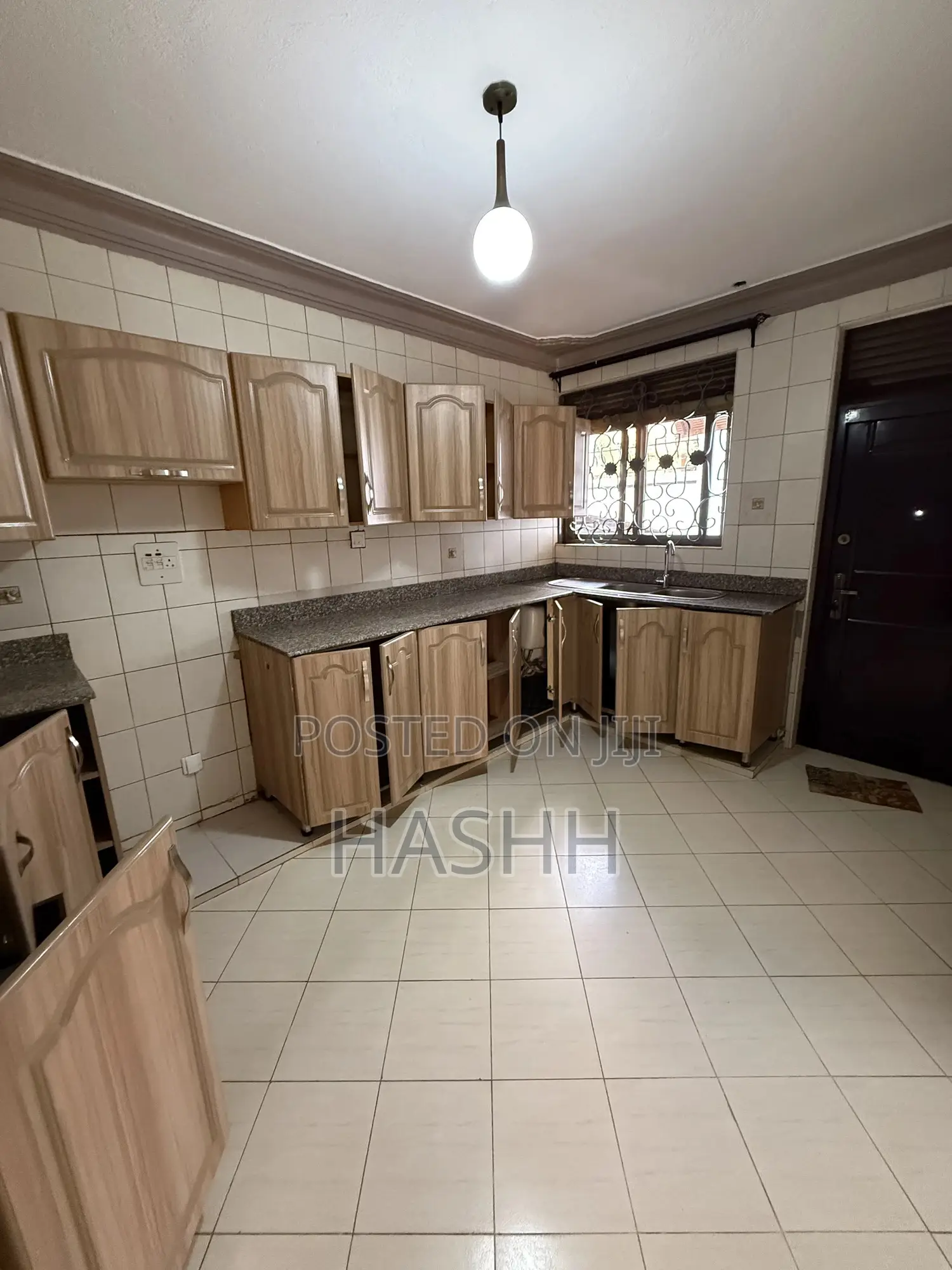 3bdrm Townhouse / Terrace in Muyenga, Central Division for rent